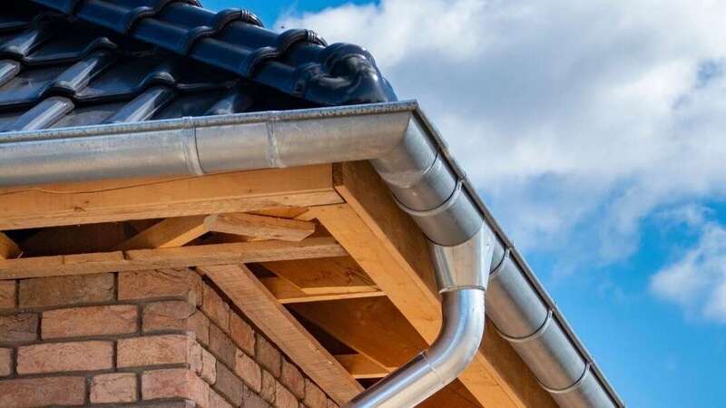 Zinguerie et pose de gouttières (zinc, PVC, cuivre)