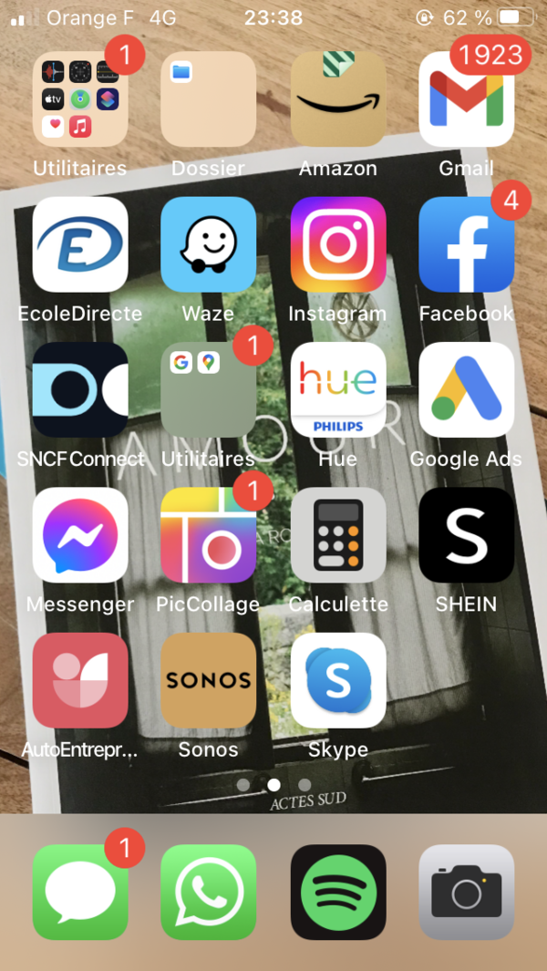 LA COMMUNICATION PAR ECRAN INTERPOSÉ