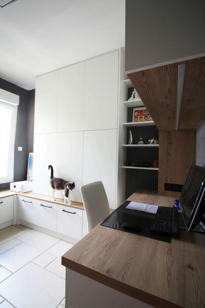 bureau-blanc-et-bois-teletravail