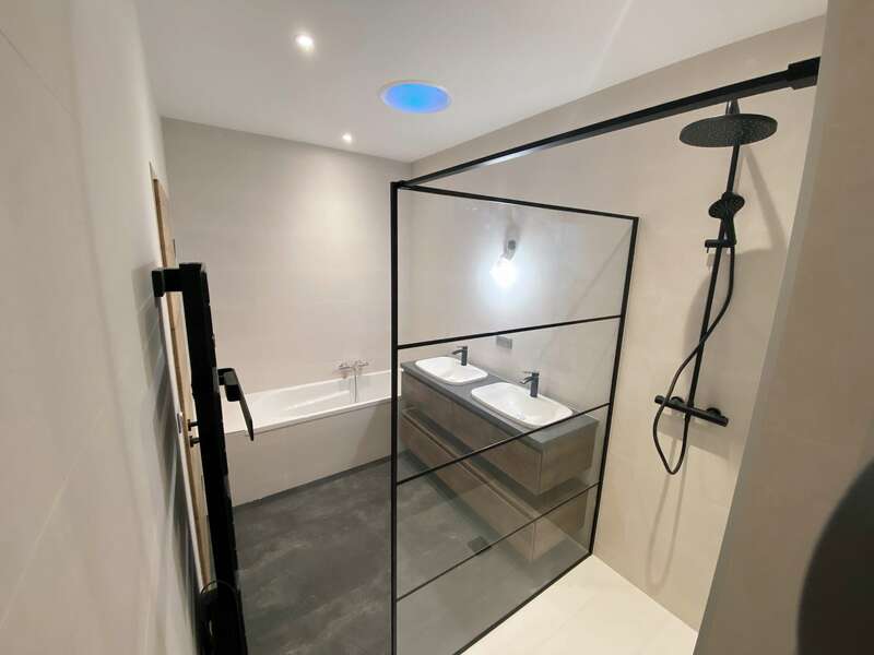 284d5bc3-cae6-4e09-b3e6-6a18a37fec91