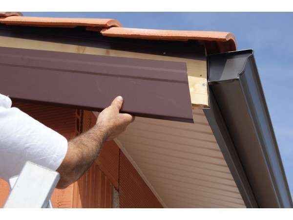 habillage-alu-de-planche-de-rive-sans-vis-apparentes-en-facade20201002-1072960-f2mbqd