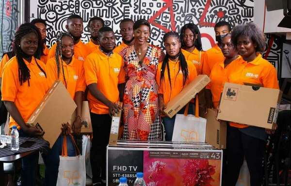 Côte d'Ivoire : l'animatrice Jessica Bamba récompense 12 meilleurs bacheliers