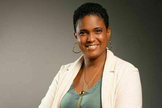 Laurie Liénafa, coach parentale en Martinique : aide les parents à établir une relation harmonieuse avec leurs enfants, recréer les liens familiaux