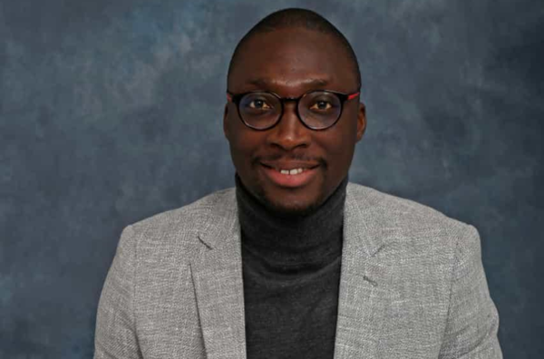 Djidénou Silvère Boton, enseignant en France, auteur du livre "Préparer le Bac en Droit-Économie" destiné aux élèves