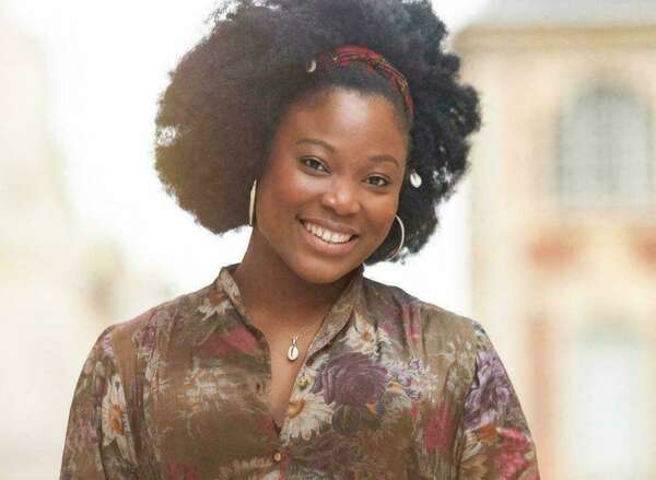 Izabella Maya : une femme de culture au parcours professionnel inspirant