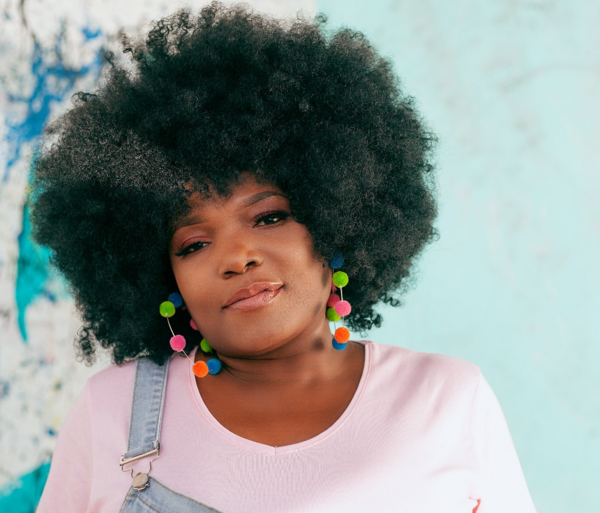 Sylvie Mélody Ahologbé : autrice, compositrice, interprète et chanteuse