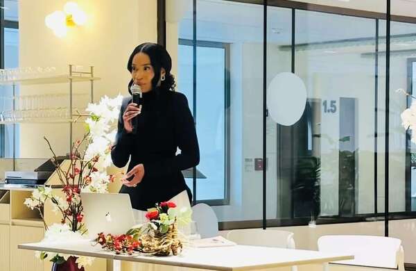 Au Grand Palais : Ursula Mrs D. relie littérature et conférence pour réapprendre à vivre