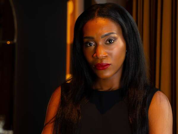 Ursula Mrs D., Femme du Mois : « vivre pleinement, c’est choisir sa vie malgré tout »