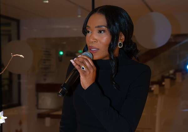 Au Grand Palais : Ursula Mrs D. relie littérature et conférence pour réapprendre à vivre