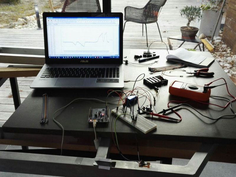 24/03/2016 - Notre première table de test, encore un peu artisanale, mais elle fonctionne