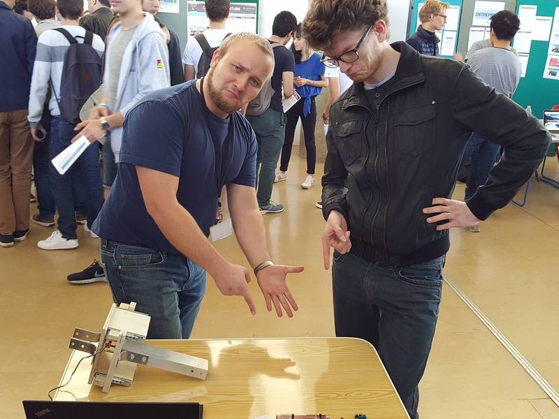 Ilia et Théo présentent K-Ryole aux étudiants de Centrale