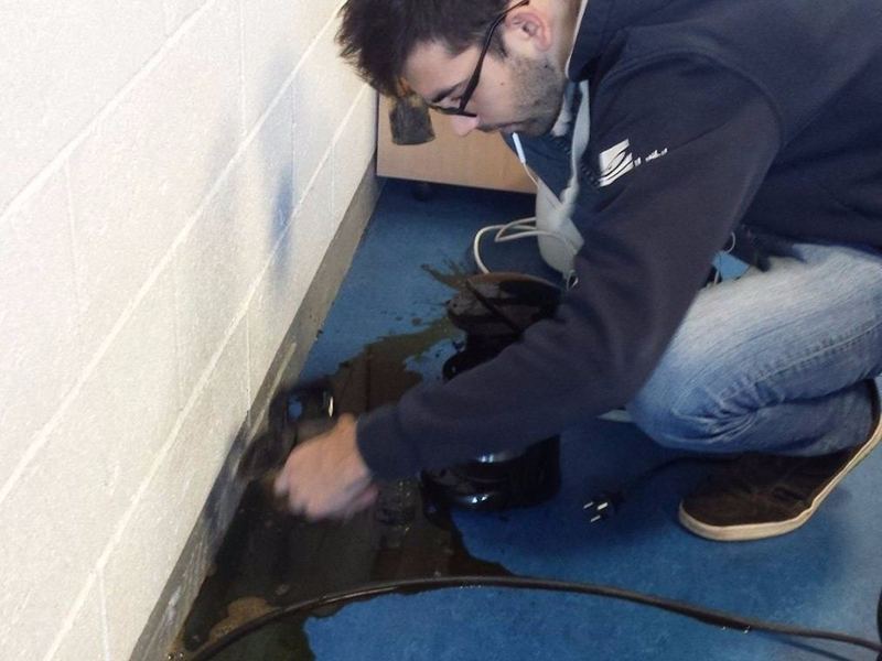 Alerte à la marée noire dans le bureau ! Alors ce stage café/photocopieuse Ugo ?
