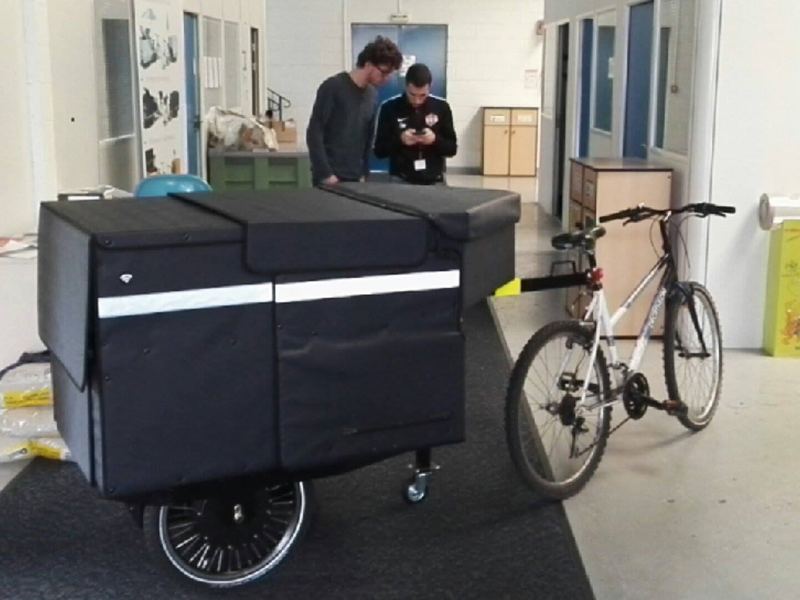 Et voilà le modèle postal V2, prêt à être montré à La Poste