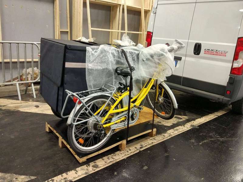 Salon Ever de Monaco : arrivée de la palette en 1 seul morceau (ou presque)