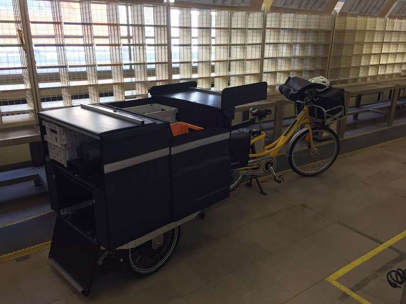 Présentation de la K-Ryole dans un bureau de poste parisien