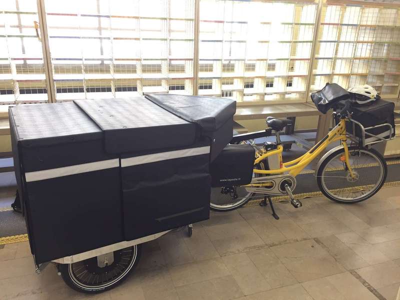 Présentation de la K-Ryole dans un bureau de poste parisien