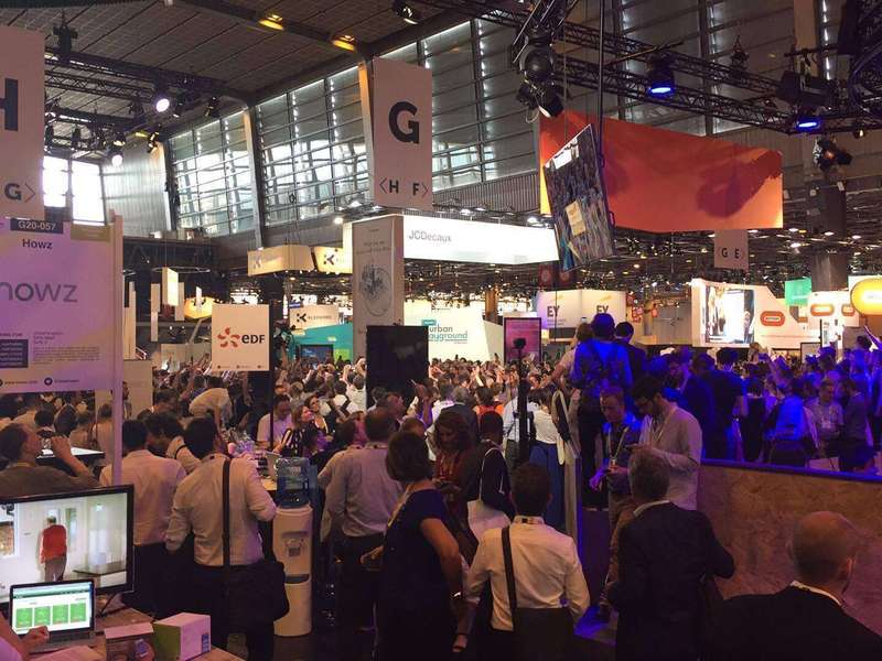 Et c'est parti pour 3 jours de folie à VivaTechnology ! Emmanuel Macron fait une visite sur le salon